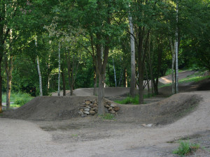 Jablonec otevřel pod bazénem nový bikepark, dostal jméno Čilák