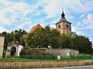 Stvolínky, Velenice či Brniště. Další obce převezmou památky od církve
